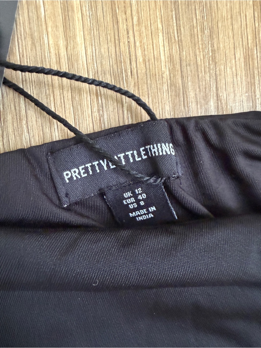 PrettyLittleThing Black Slinky Bardot Thumb Hole Cut Out Bodysuit - Picture 7 of 9